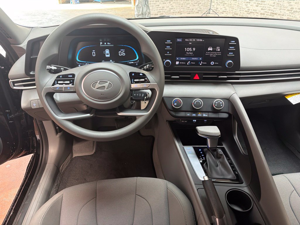 New 2026 Hyundai Elantra SE FWD image 19
