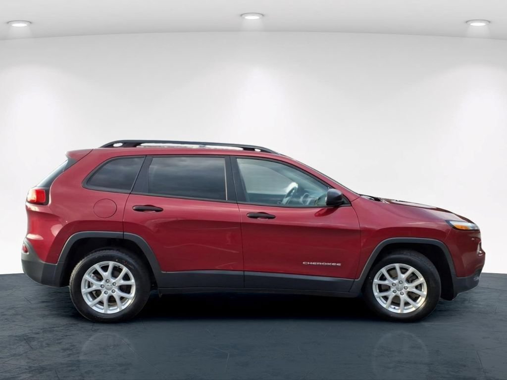 Used 2017 Jeep Cherokee Sport FWD image 7