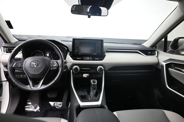 Used 2022 Toyota RAV4 XLE Premium AWD/4WD image 15