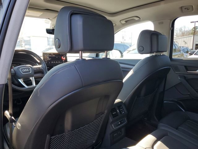 Used 2024 Audi Q5 2.0T Premium w/ Convenience Package image 12