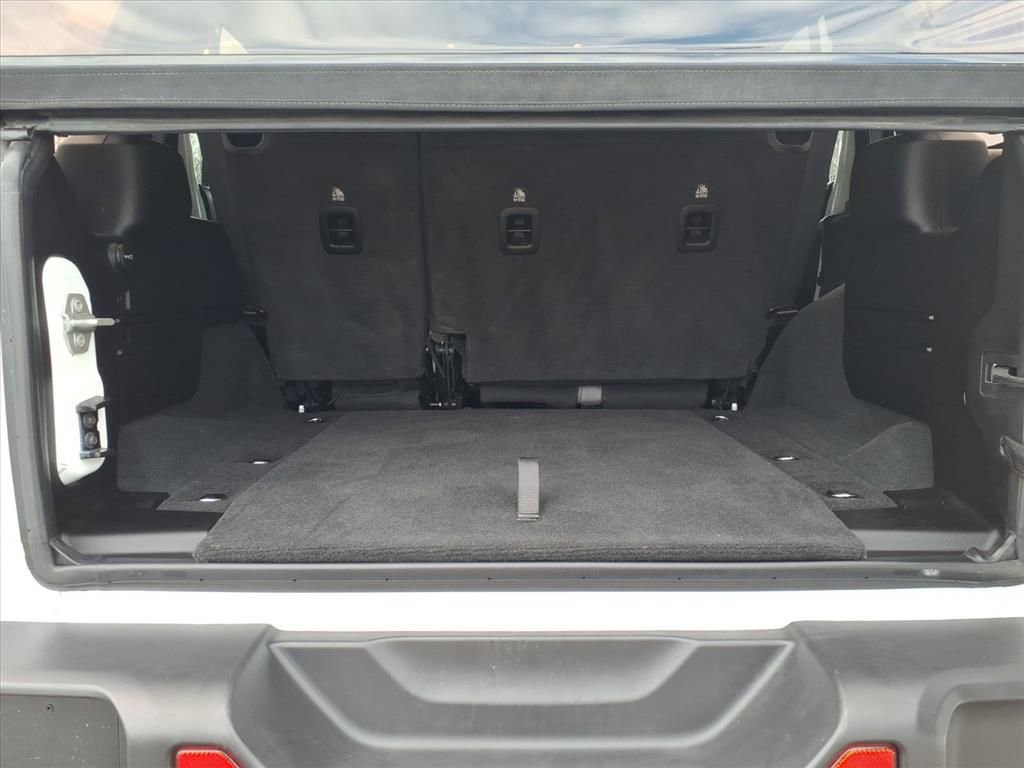 Certified 2024 Jeep Wrangler Unlimited Rubicon AWD/4WD image 17