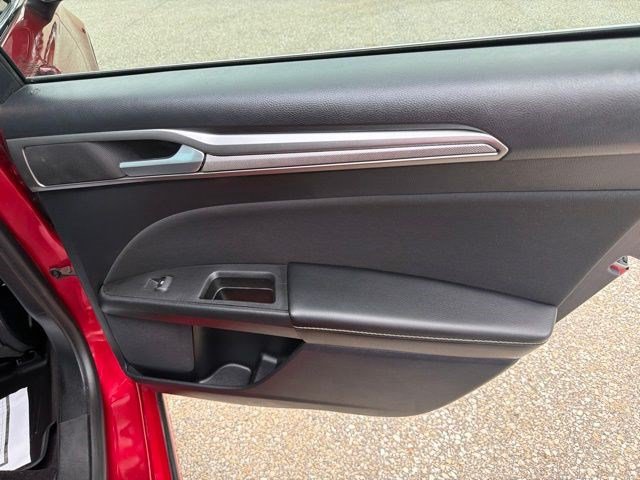 Used 2020 Ford Fusion SE AWD/4WD image 17