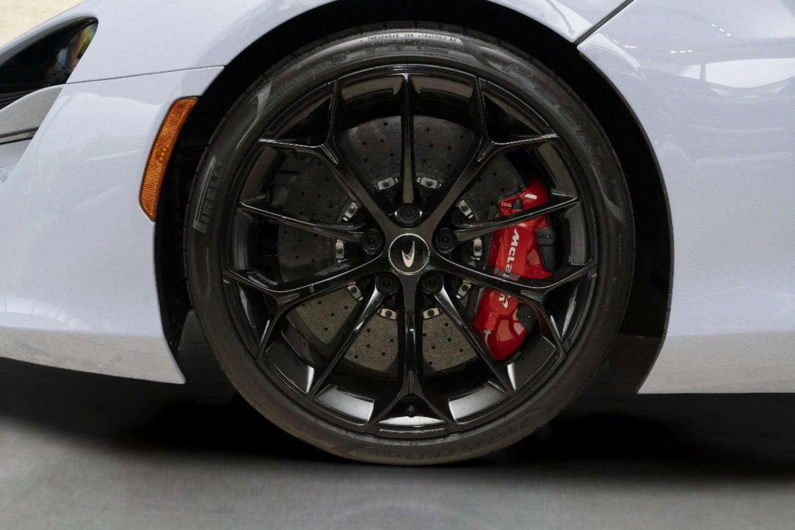 Used 2023 McLaren Artura RWD image 9