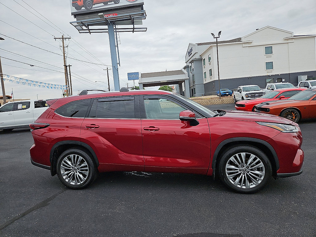 Used 2024 Toyota Highlander Platinum AWD/4WD image 6