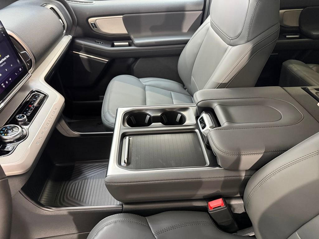 New 2026 Ford Expedition Active image 16