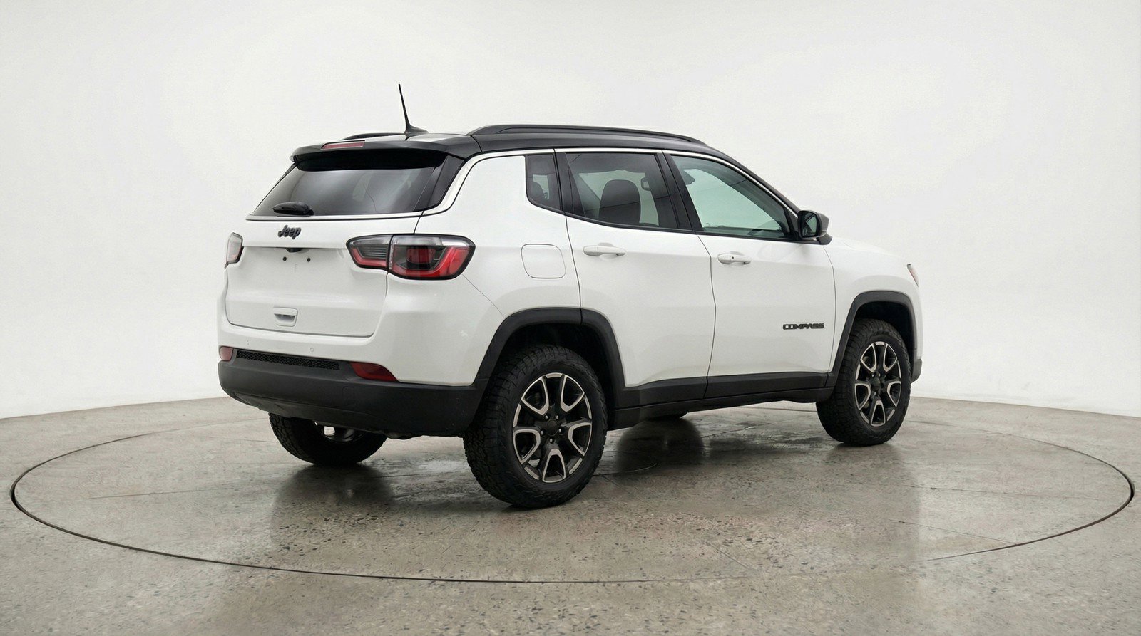 Used 2025 Jeep Compass Trailhawk AWD/4WD image 9