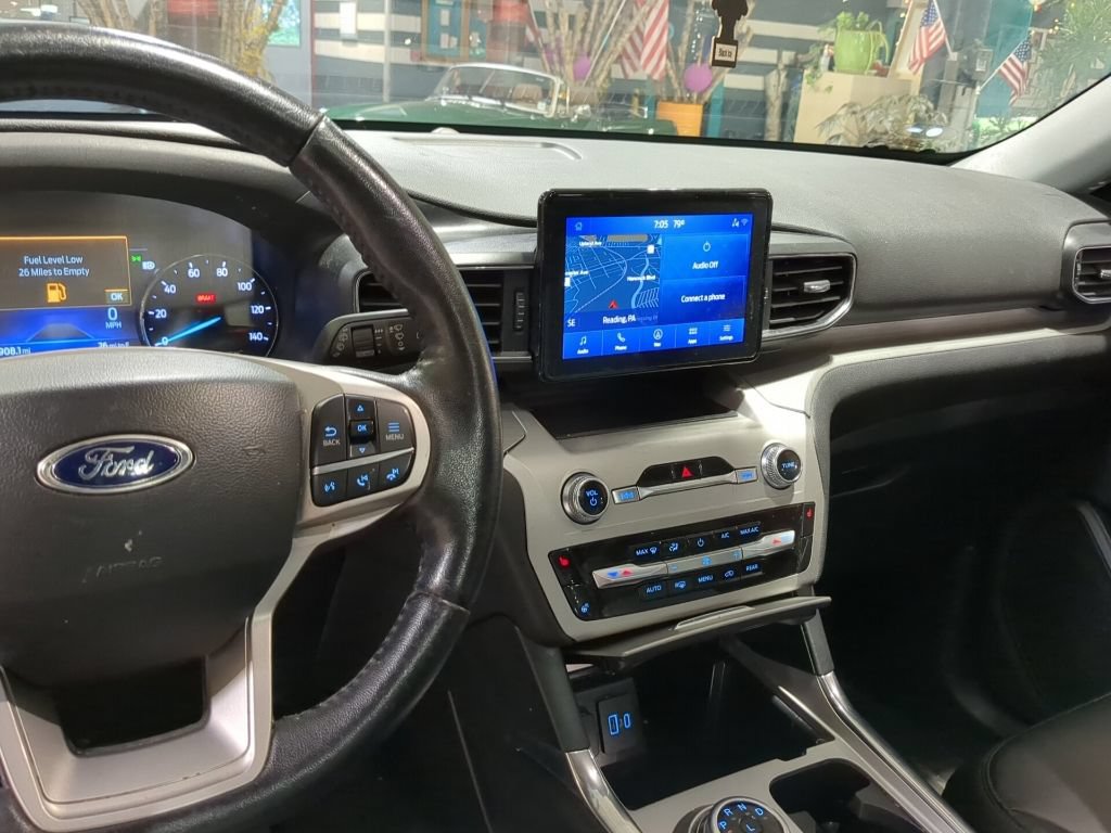 Used 2022 Ford Explorer XLT w/ Equipment Group 202A AWD/4WD image 14