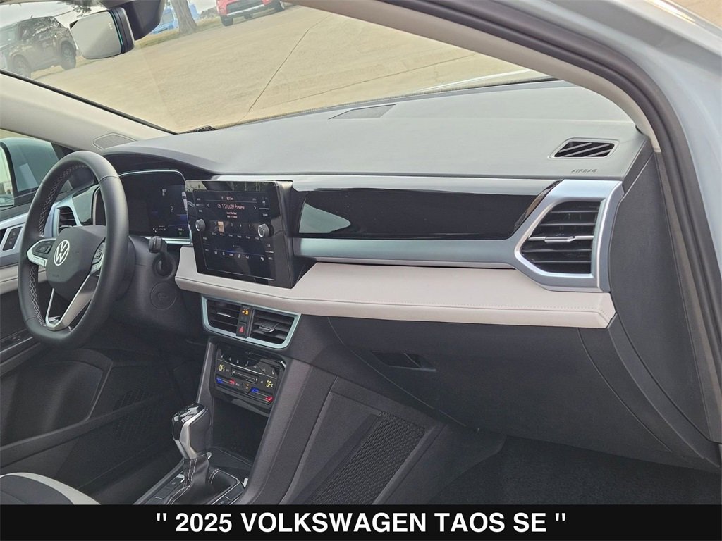 Used 2025 Volkswagen Taos SE image 31