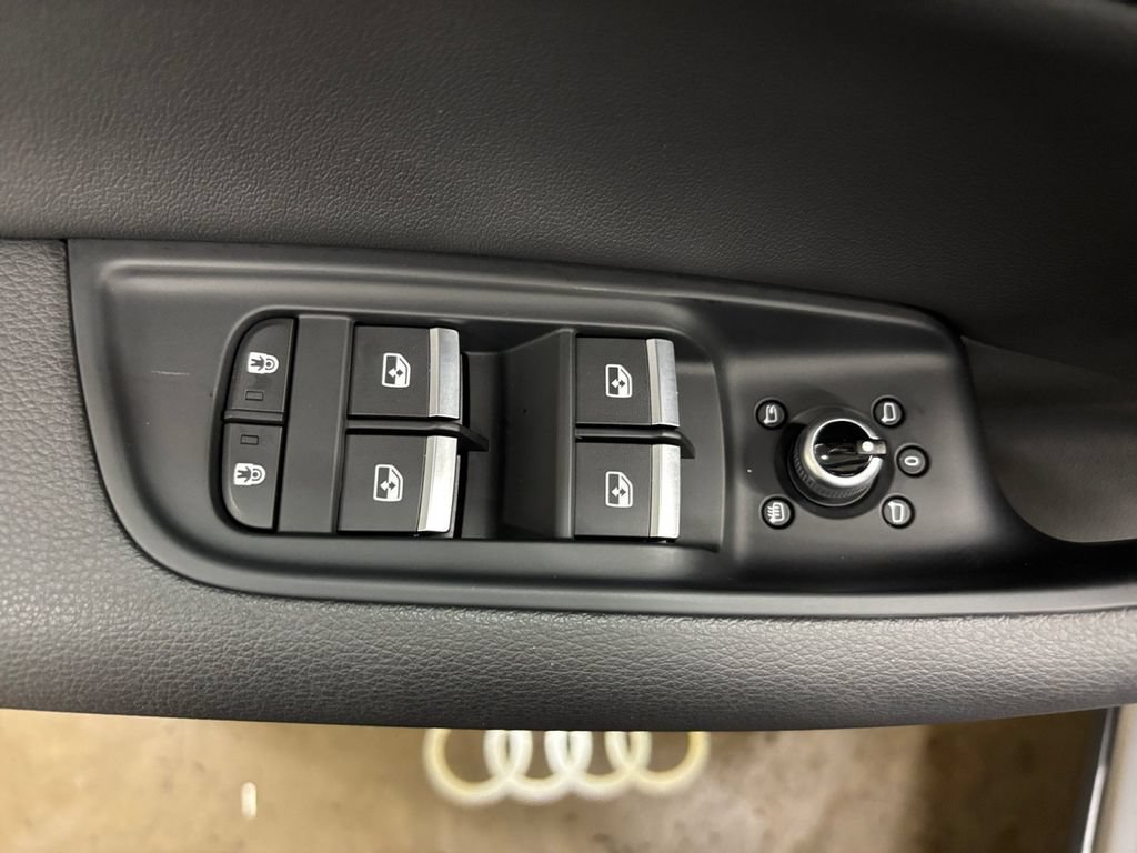Used 2022 Audi Q7 3.0T Premium AWD/4WD image 13