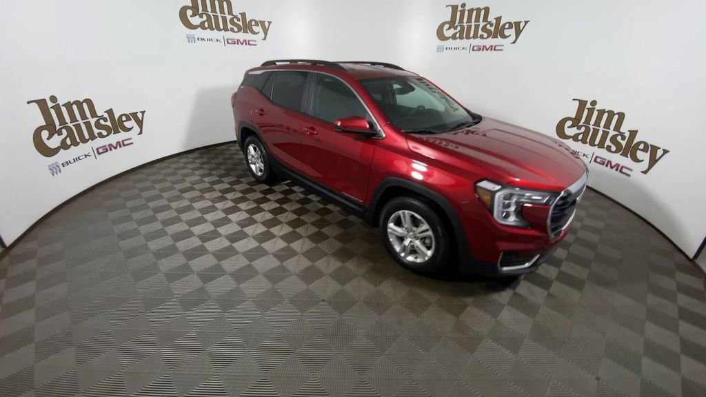 Used 2023 GMC Terrain SLE w/ Driver Convenience Package image 2