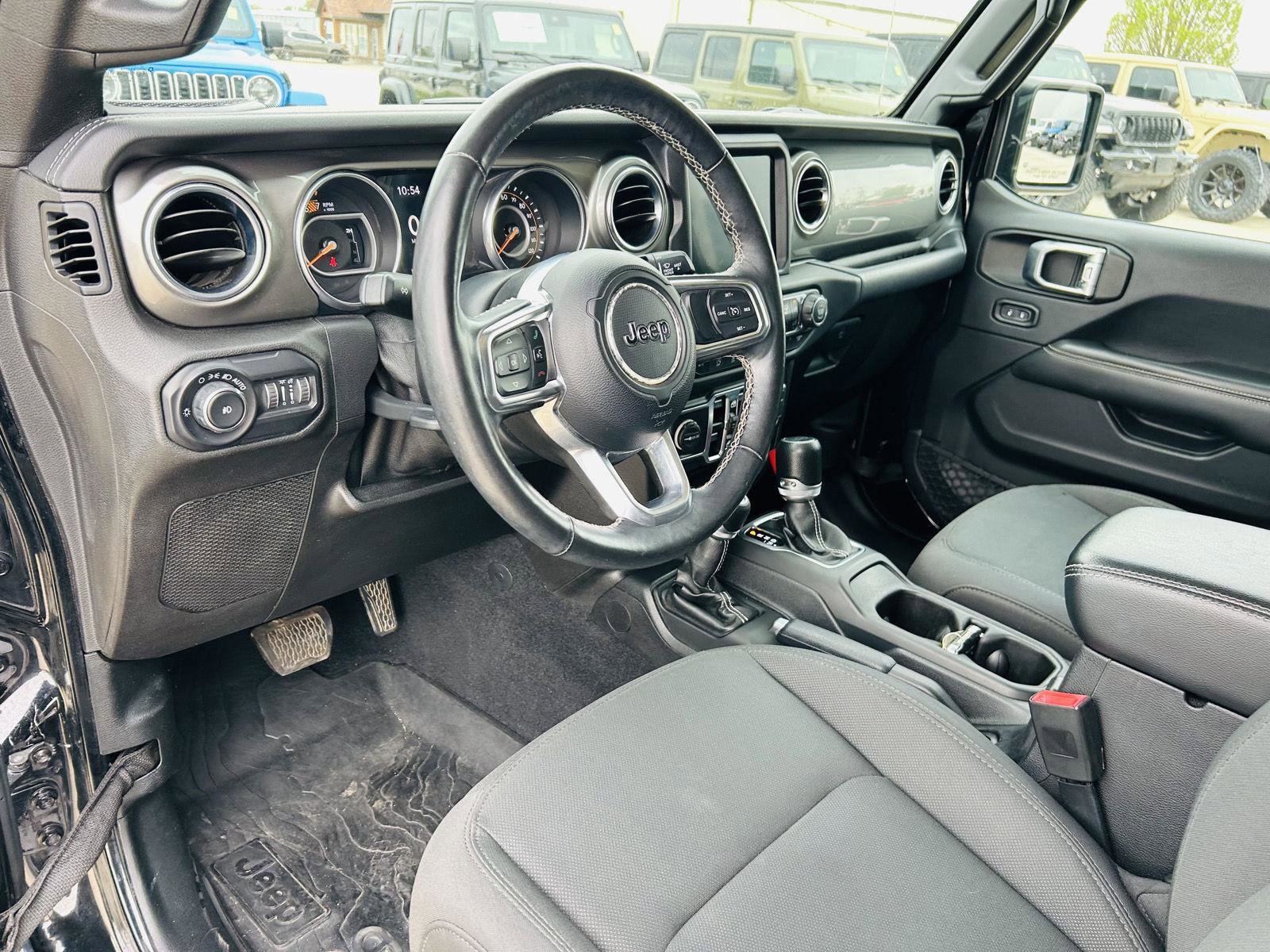 Used 2019 Jeep Wrangler Unlimited Sahara AWD/4WD image 10
