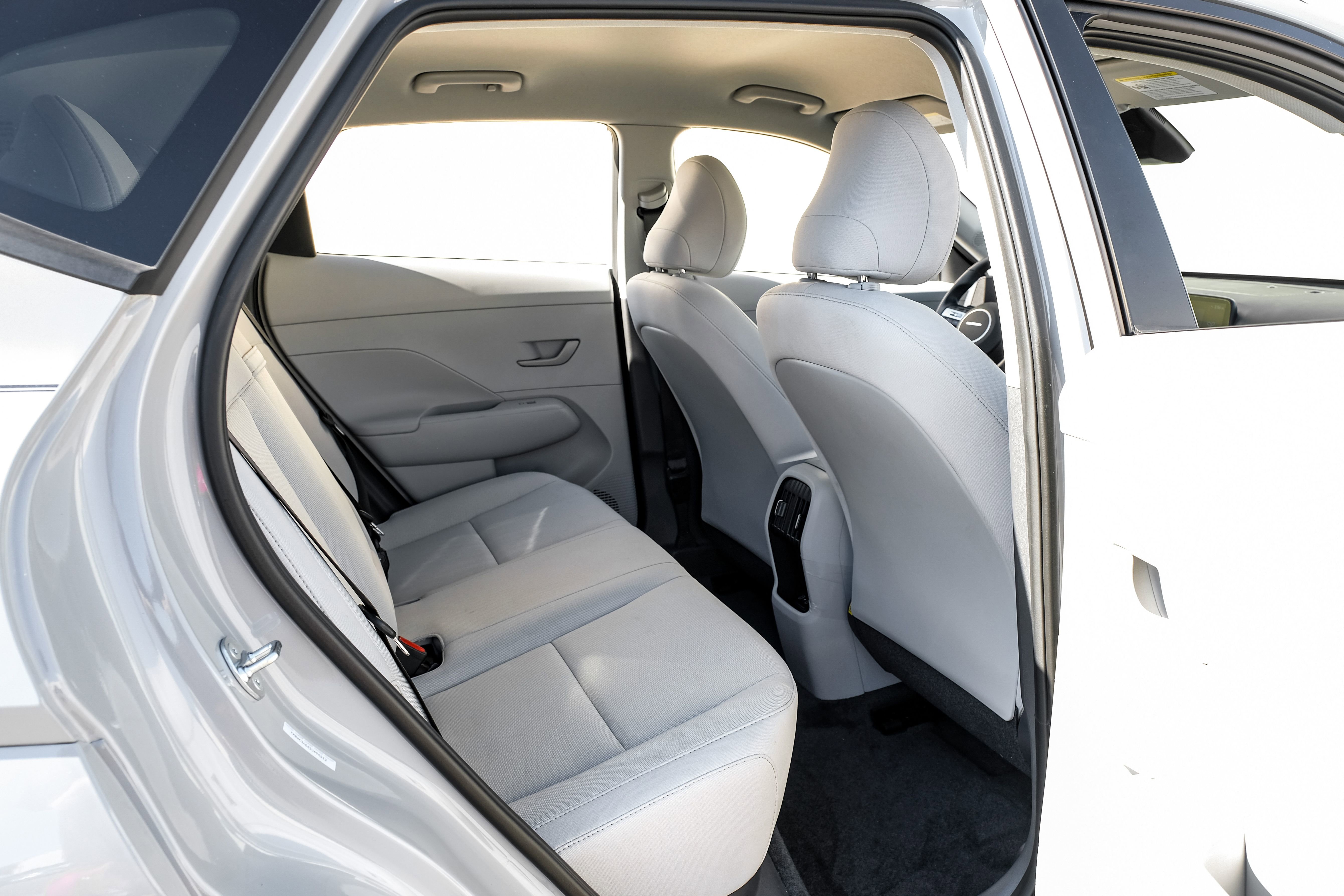 Used 2025 Hyundai Kona SEL FWD image 33