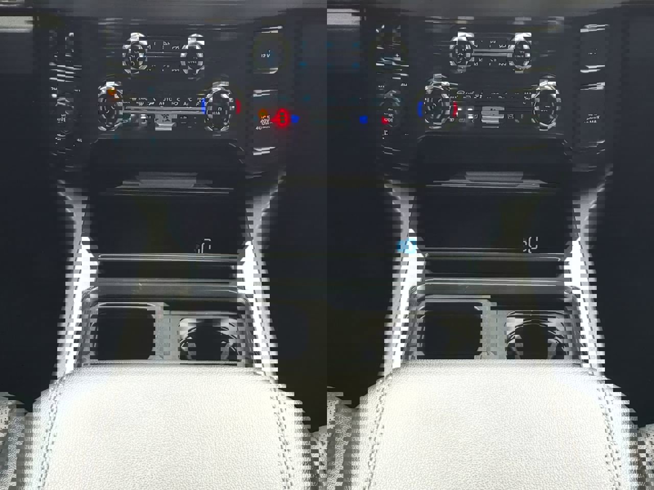 Used 2024 Ford F250 Lariat w/ Chrome Package image 17