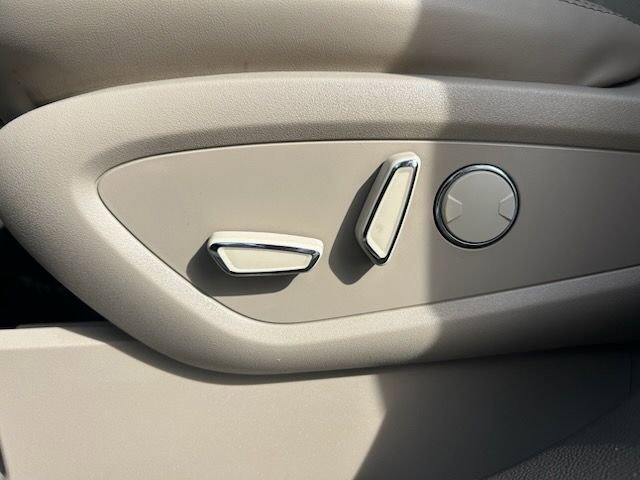 Used 2021 Lincoln Nautilus Reserve image 11