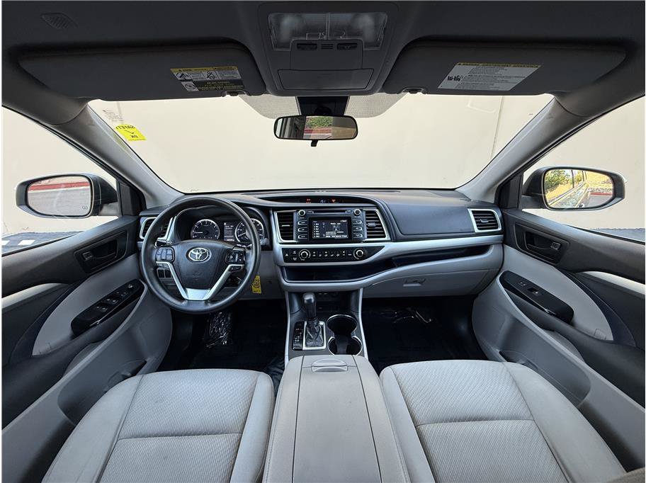 Used 2019 Toyota Highlander LE FWD image 16