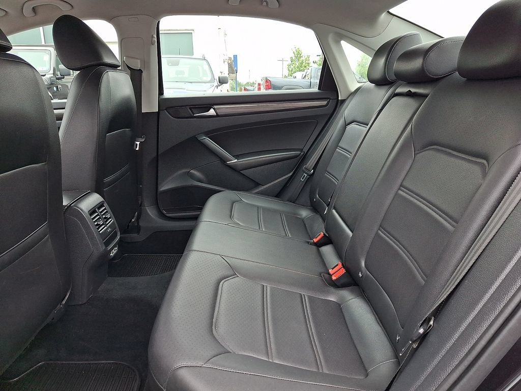 Used 2020 Volkswagen Passat 2.0T R-Line FWD image 12