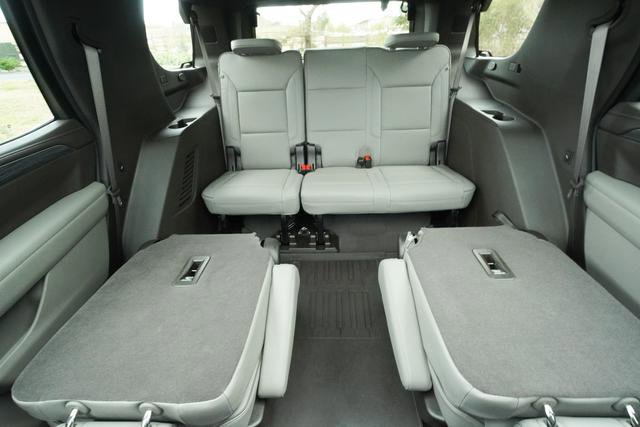 Used 2024 GMC Yukon SLT w/ SLT Premium Package image 30