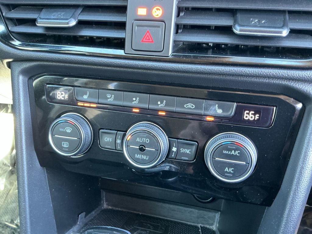 Used 2024 Volkswagen Taos SE image 16