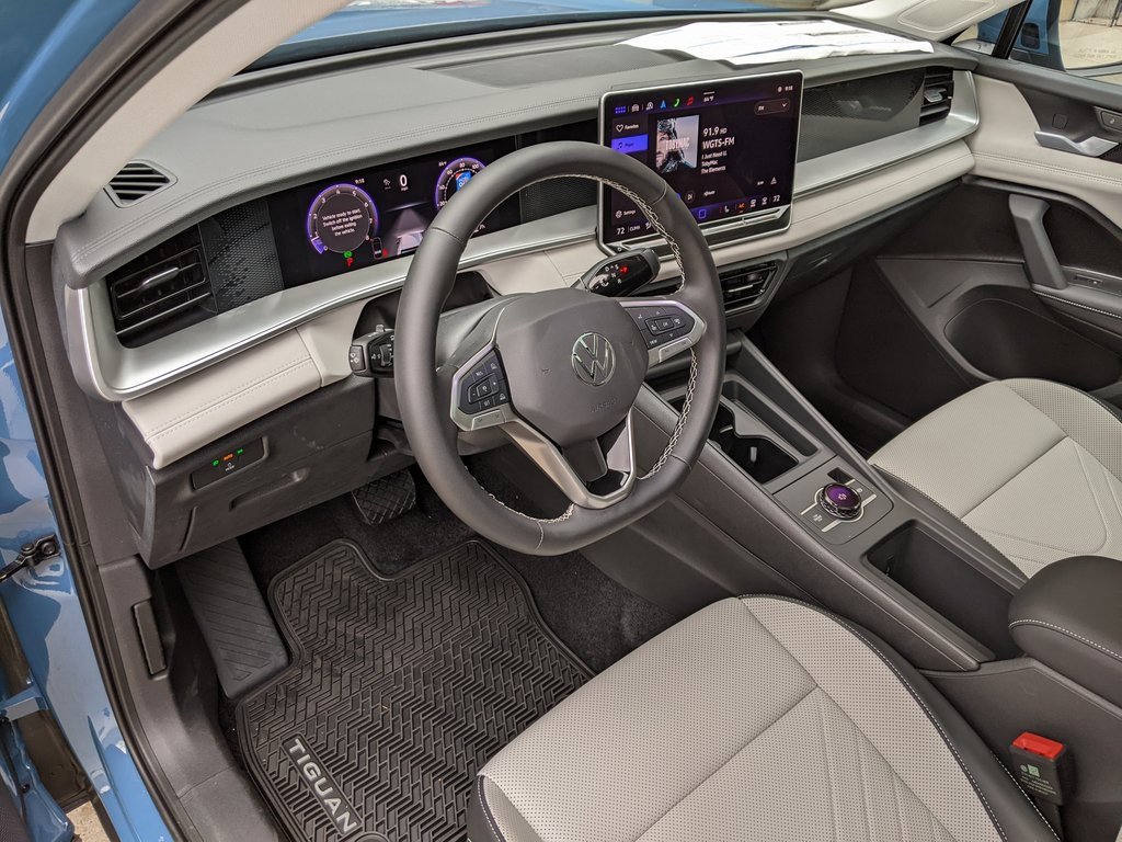 New 2025 Volkswagen Tiguan SE image 8