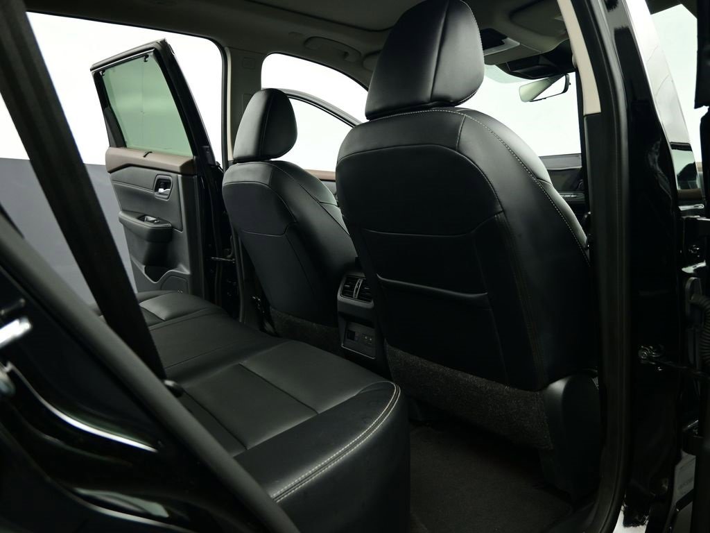 Used 2023 Nissan Rogue SL w/ SL Premium Package image 29