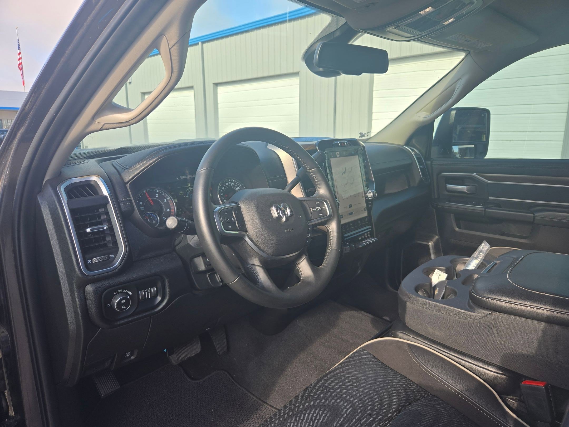 Used 2024 RAM 2500 Laramie AWD/4WD image 11