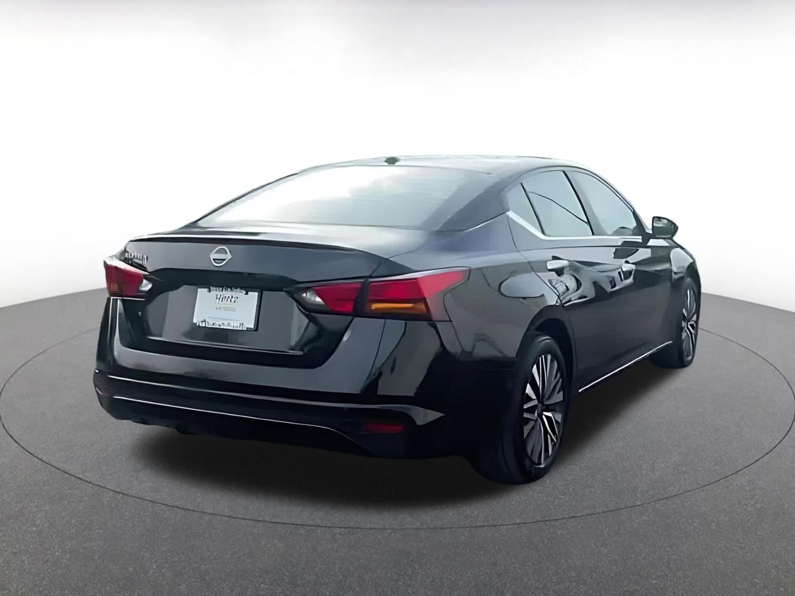 Used 2025 Nissan Altima 2.5 SV image 12