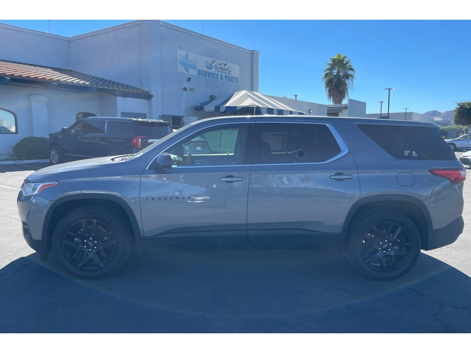 Used 2019 Chevrolet Traverse LS w/ LPO, Blackout Package FWD image 2