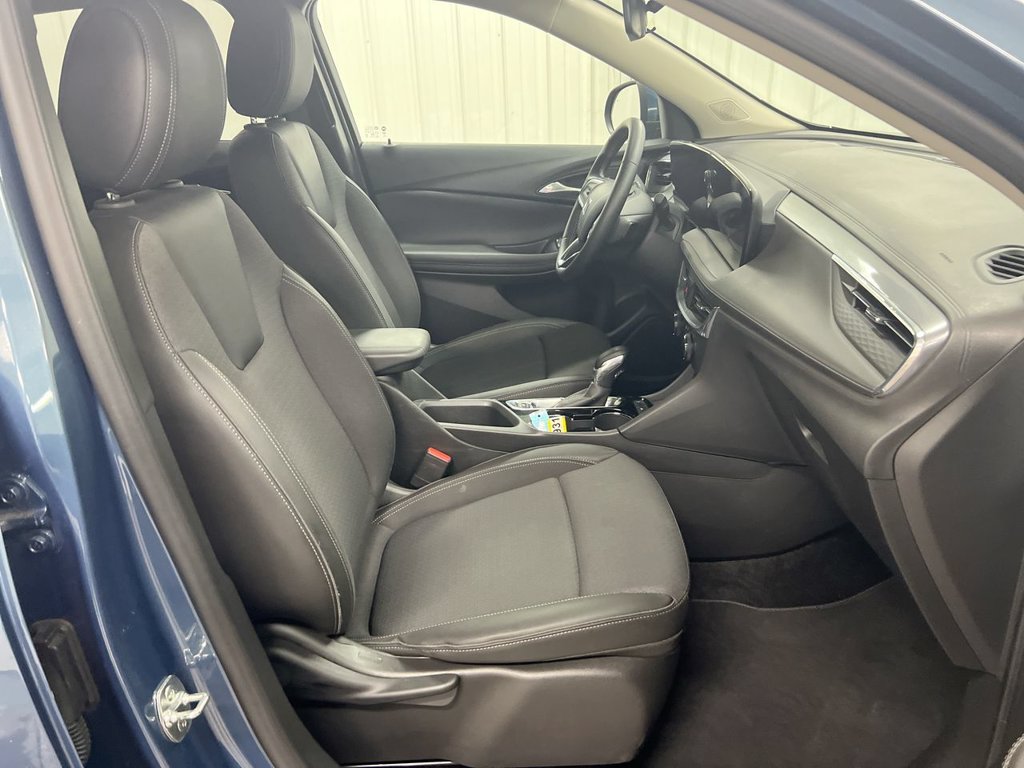 Used 2025 Buick Encore GX Preferred FWD image 21