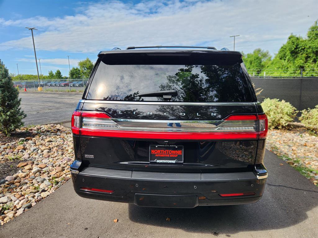Used 2021 Lincoln Navigator Reserve w/ Luxury Package image 4