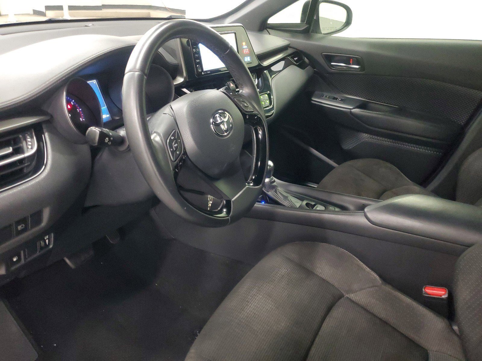 Used 2018 Toyota C-HR XLE image 17