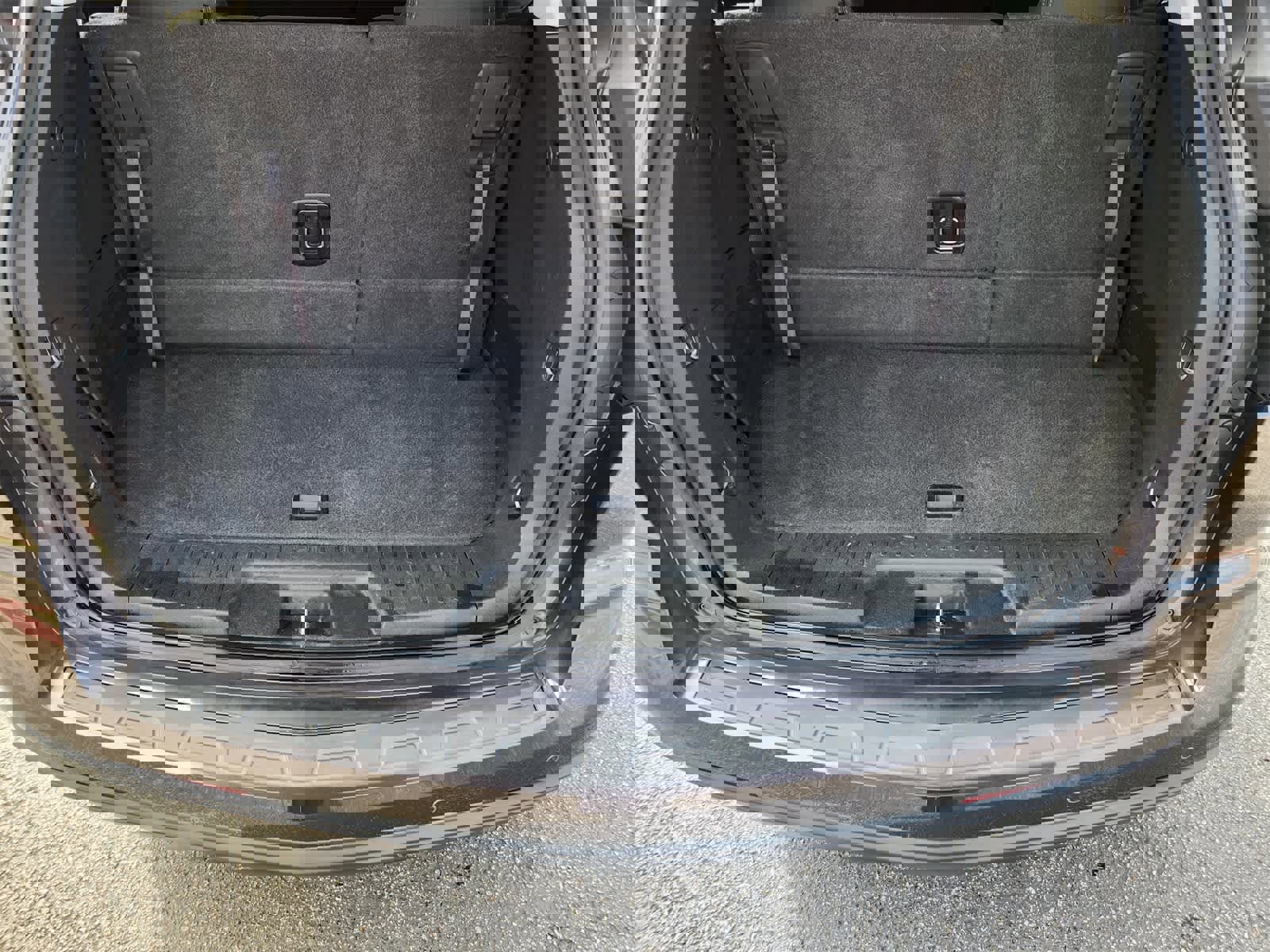 Used 2017 Chevrolet Traverse LT image 28