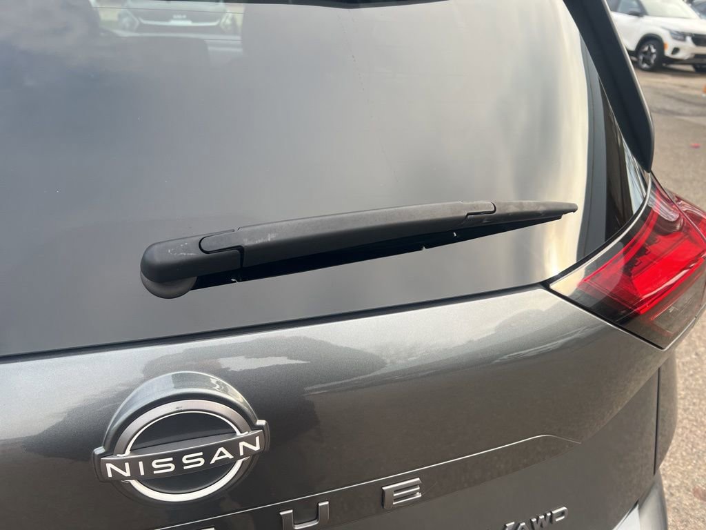 Used 2024 Nissan Rogue SV image 33