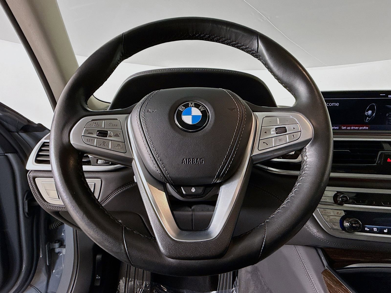 Used 2021 BMW 750i xDrive w/ Executive Package image 11