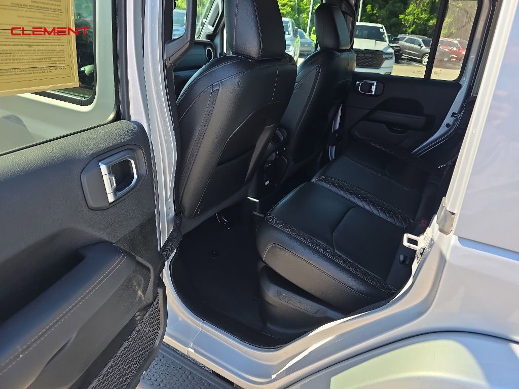 Used 2022 Jeep Wrangler Unlimited Sahara AWD/4WD image 18