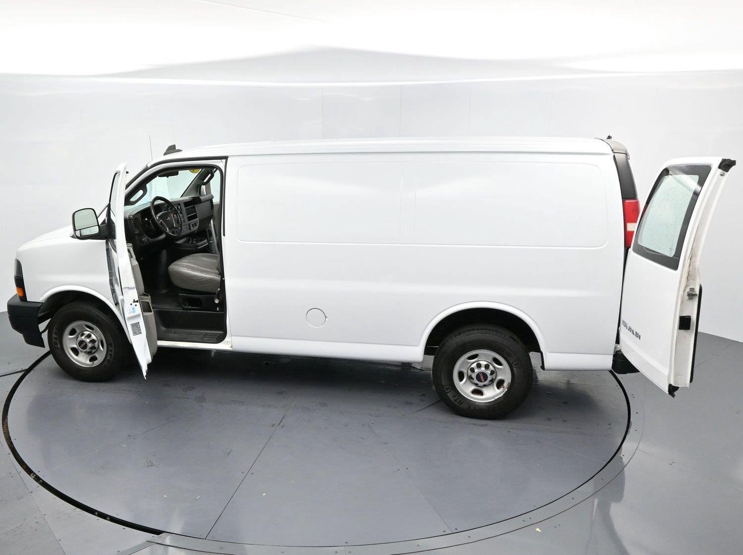 Used 2018 GMC Savana 2500 w/ Enhanced Convenience Package RWD image 35