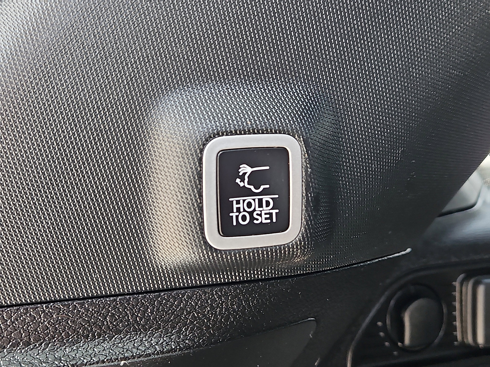 Used 2025 Jeep Grand Cherokee Altitude image 7