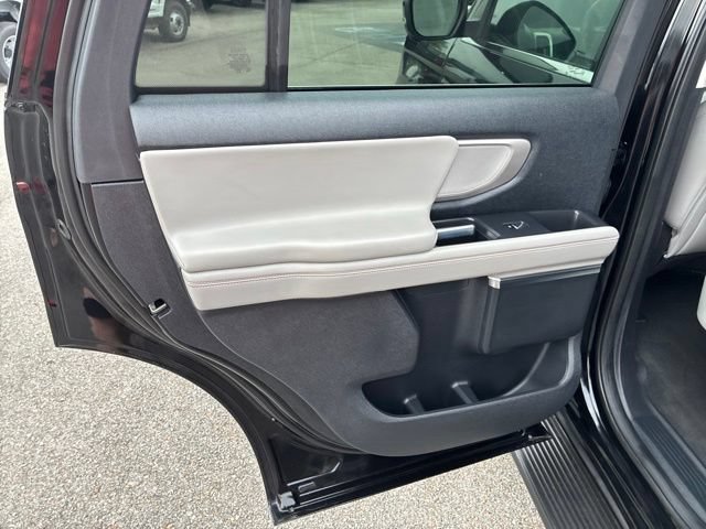 Used 2025 Ford Expedition Active AWD/4WD image 60