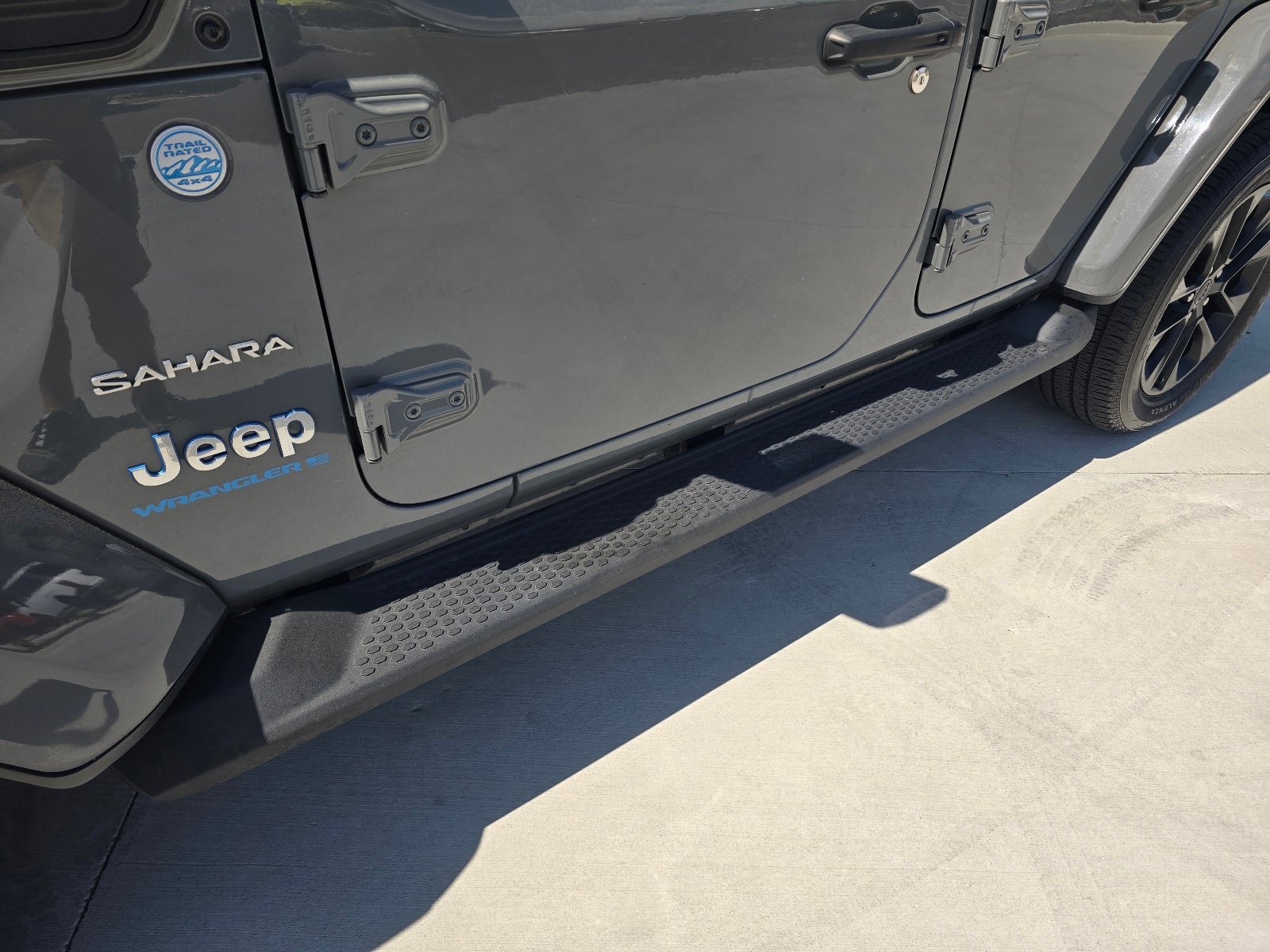 Used 2023 Jeep Wrangler Sahara w/ Cold Weather Group image 10