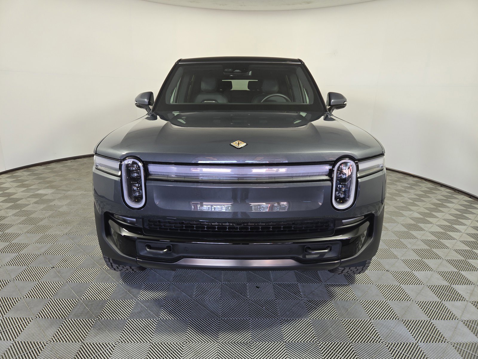 Used 2025 Rivian R1S Adventure image 8