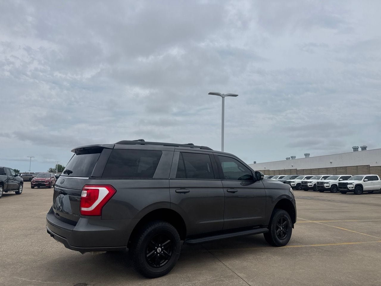 Used 2019 Ford Expedition XLT w/ Equipment Group 201A RWD image 23