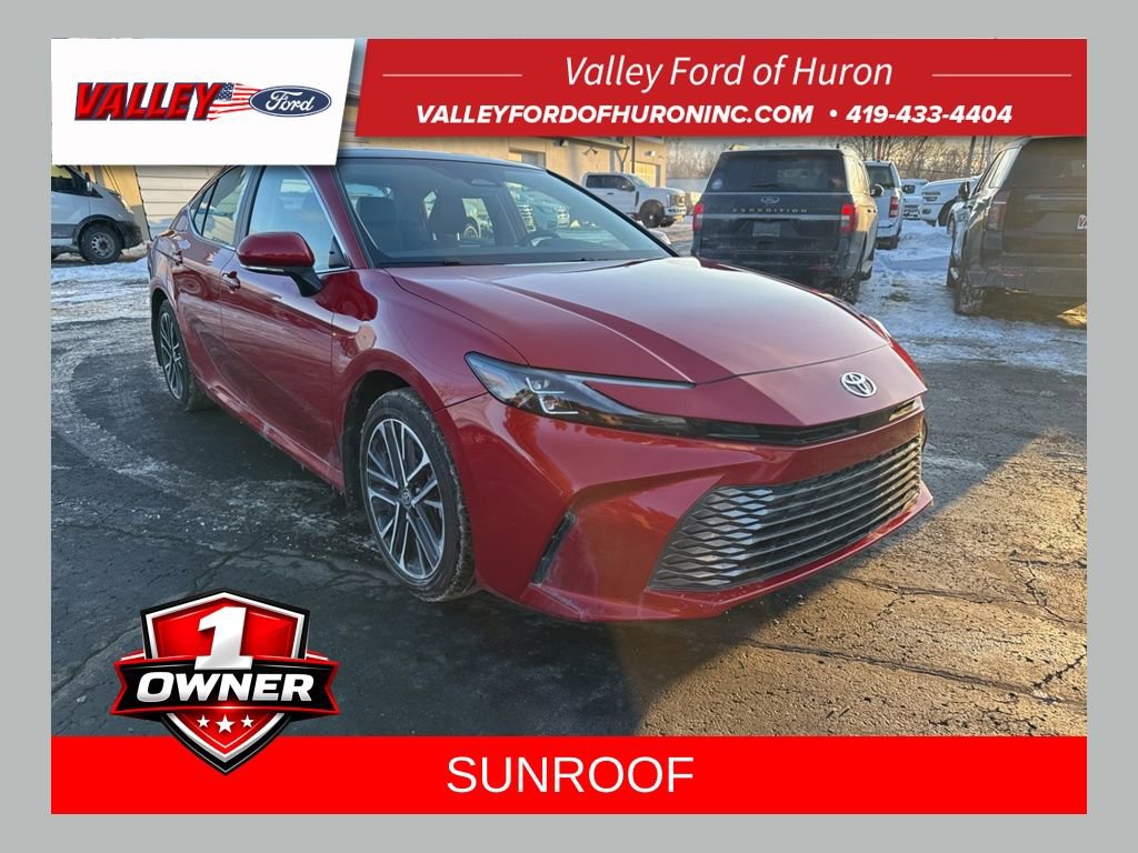 Used 2025 Toyota Camry XLE image 1