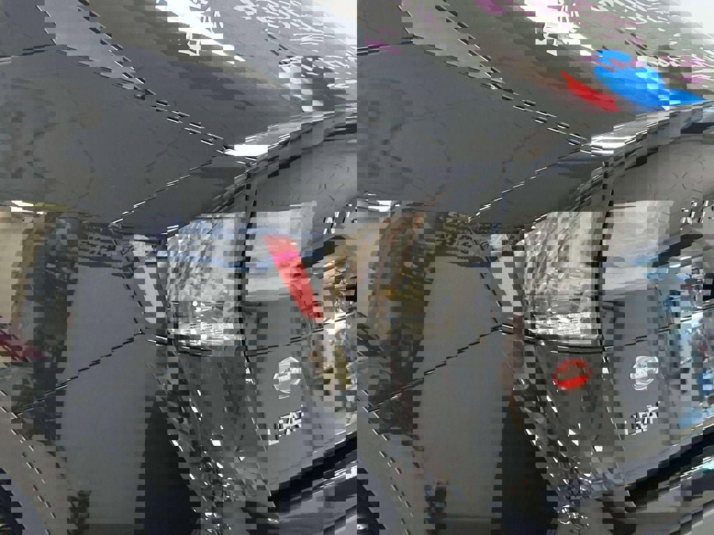 New 2026 Nissan Leaf Platinum+ w/ Floor Mat Package (Platinum+) image 9