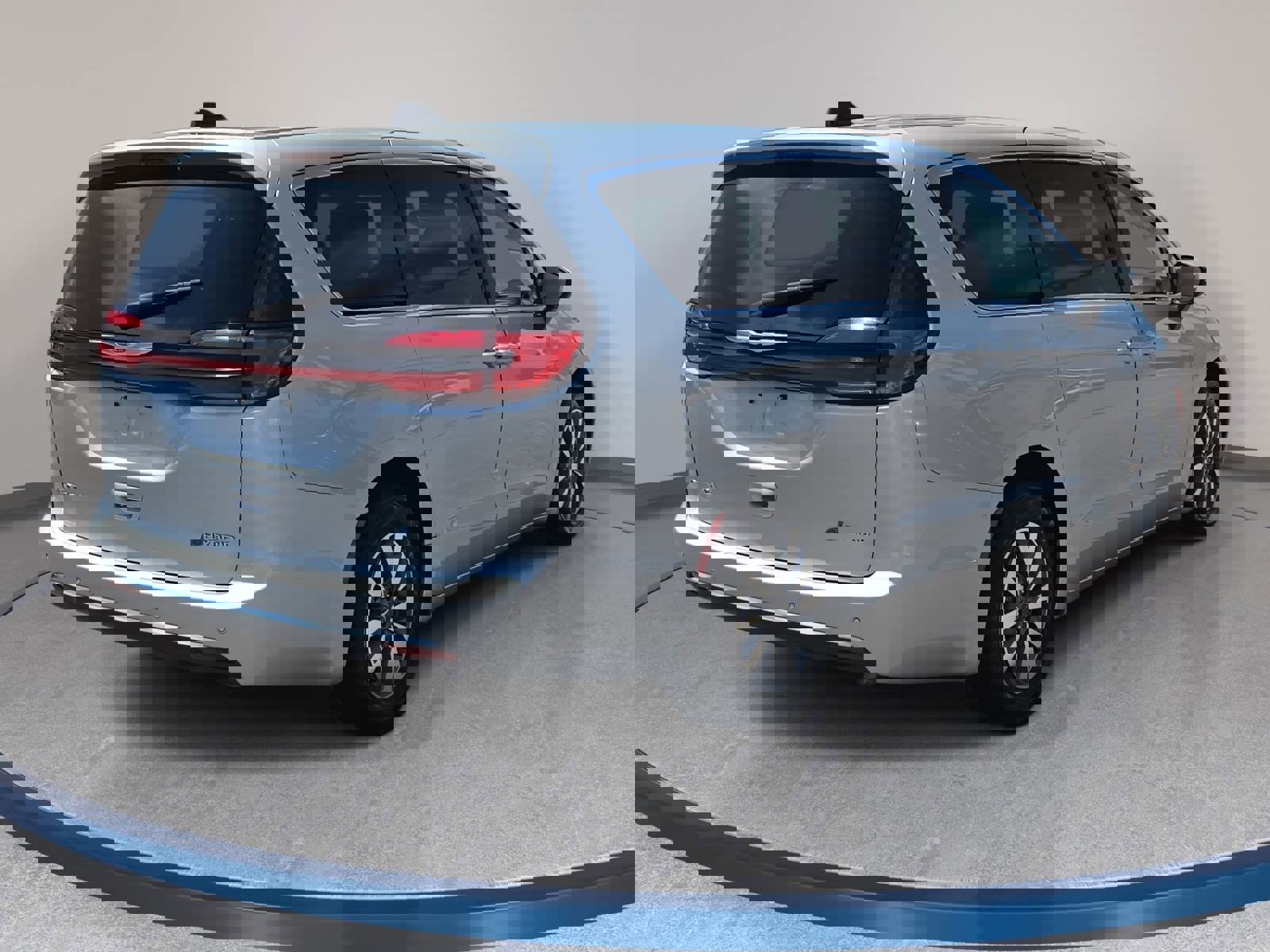 Used 2023 Chrysler Pacifica Touring-L FWD image 5