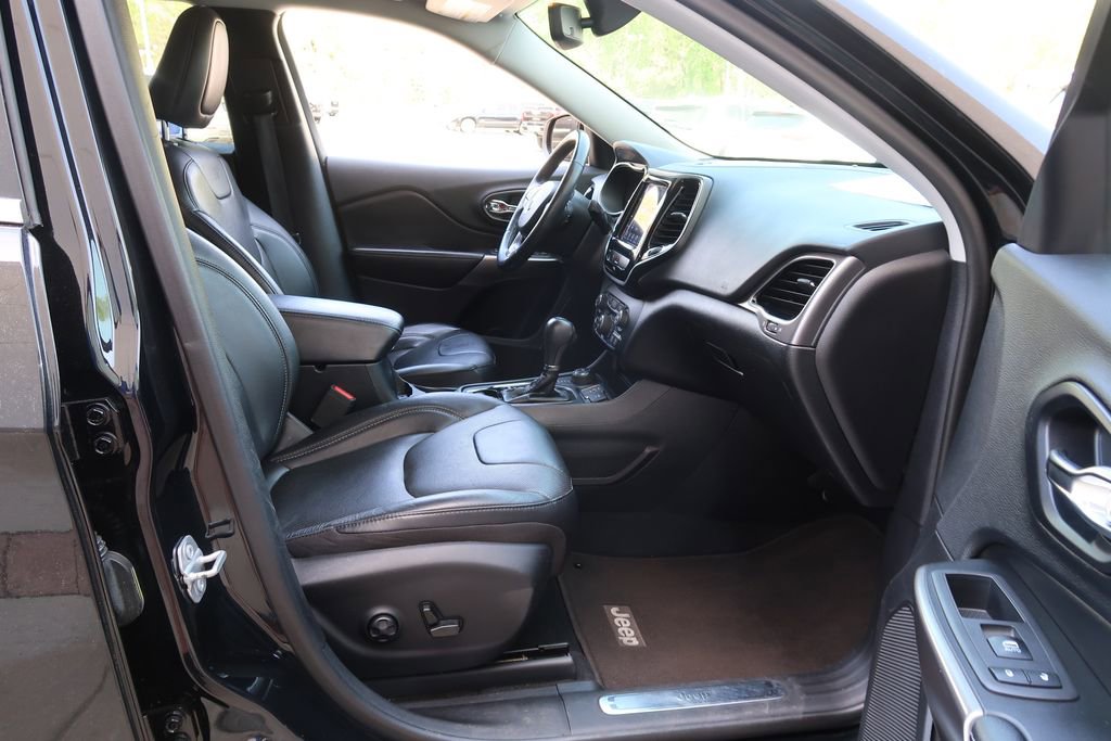 Used 2019 Jeep Cherokee Limited image 36
