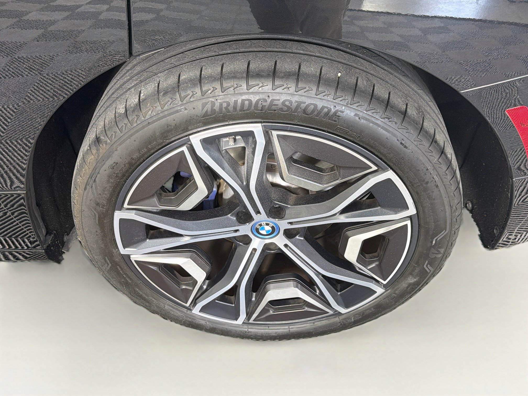Used 2024 BMW iX xDrive50 w/ Premium Package AWD/4WD image 11