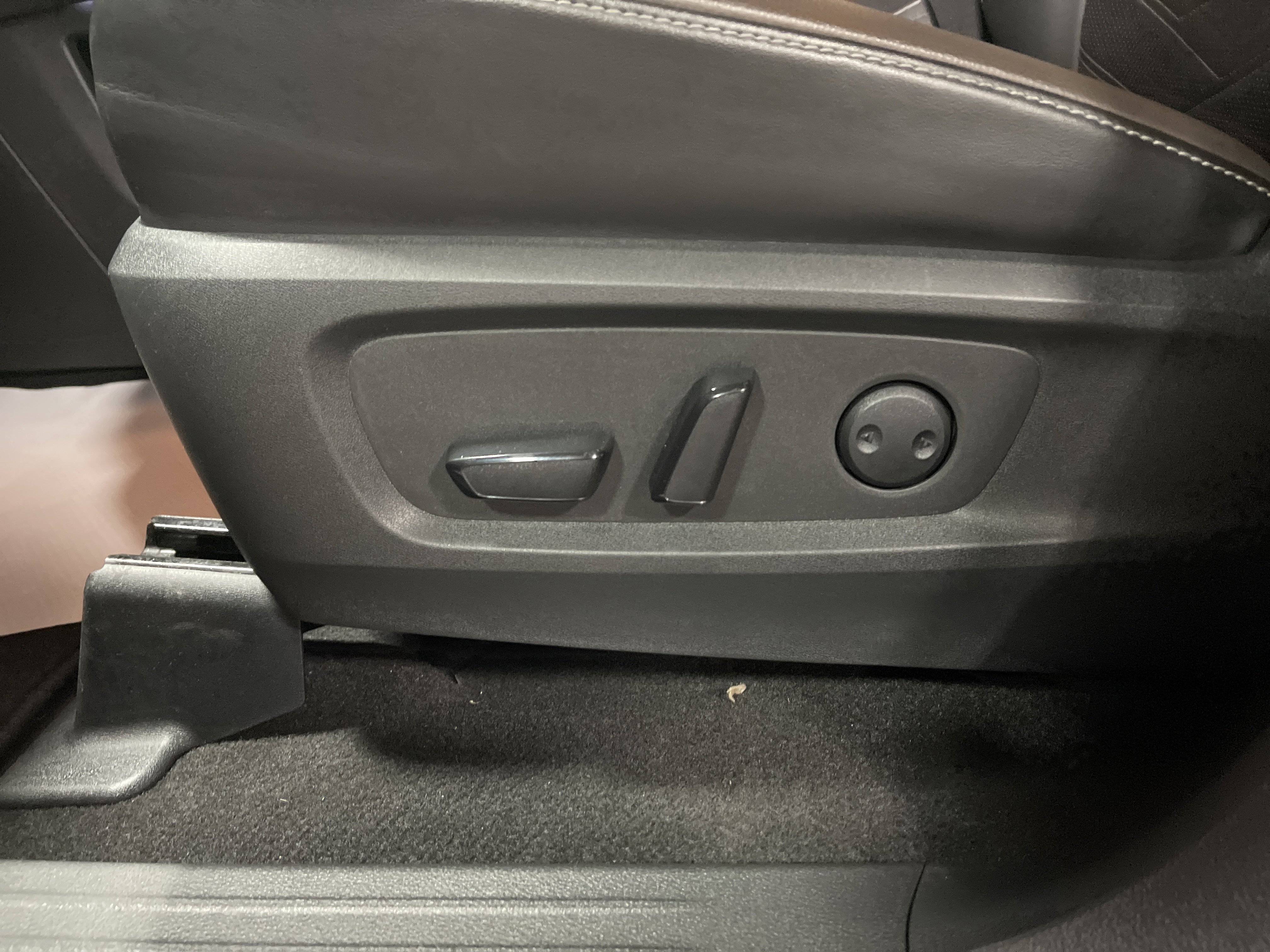 Used 2023 Nissan Pathfinder Platinum image 12