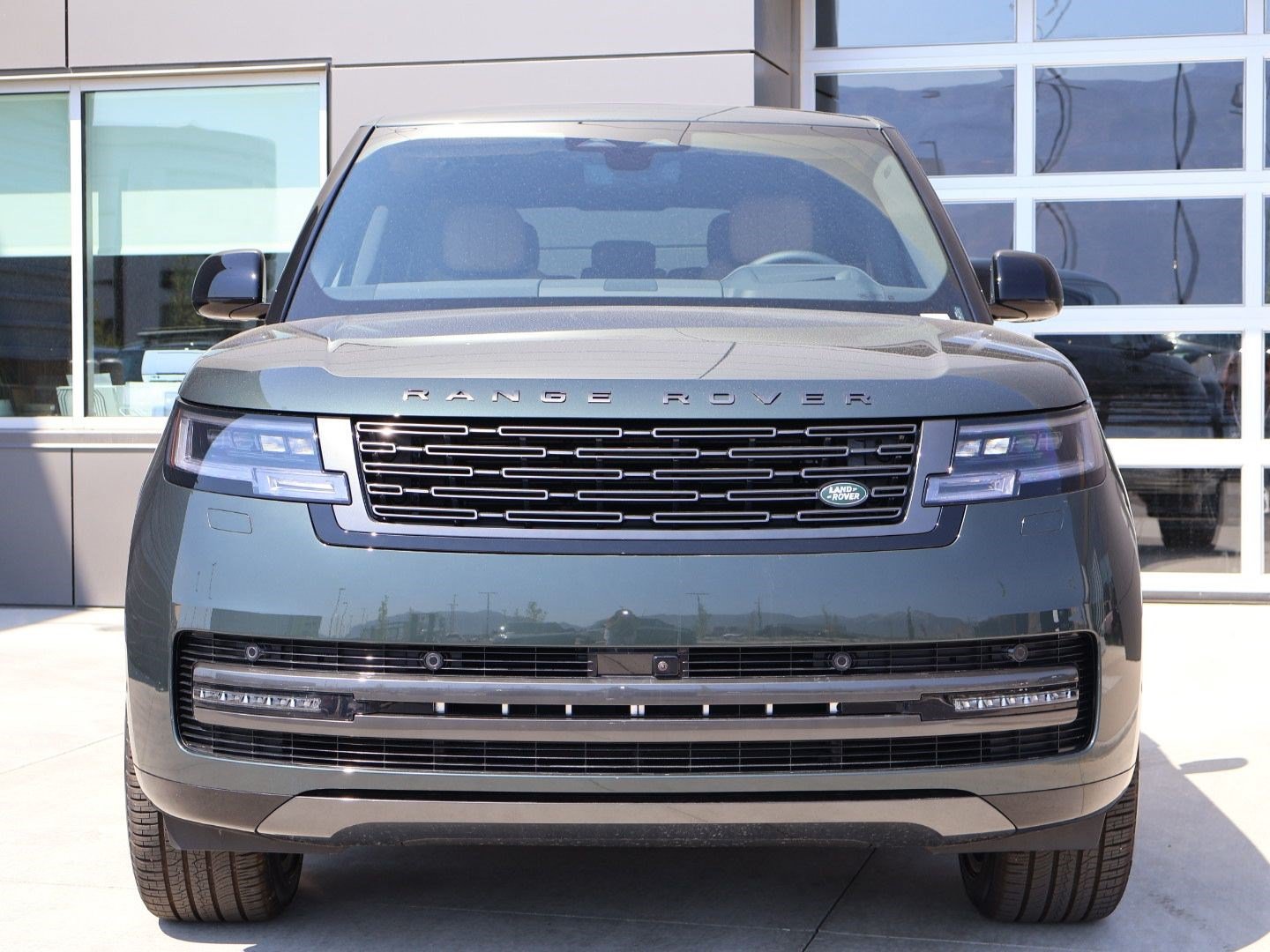 New 2026 Land Rover Range Rover Long Wheelbase SE AWD/4WD image 2
