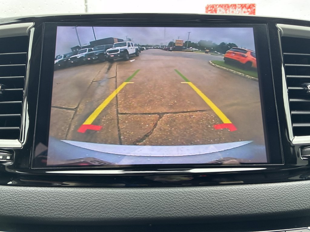 Used 2024 Chrysler Pacifica Touring-L FWD image 21