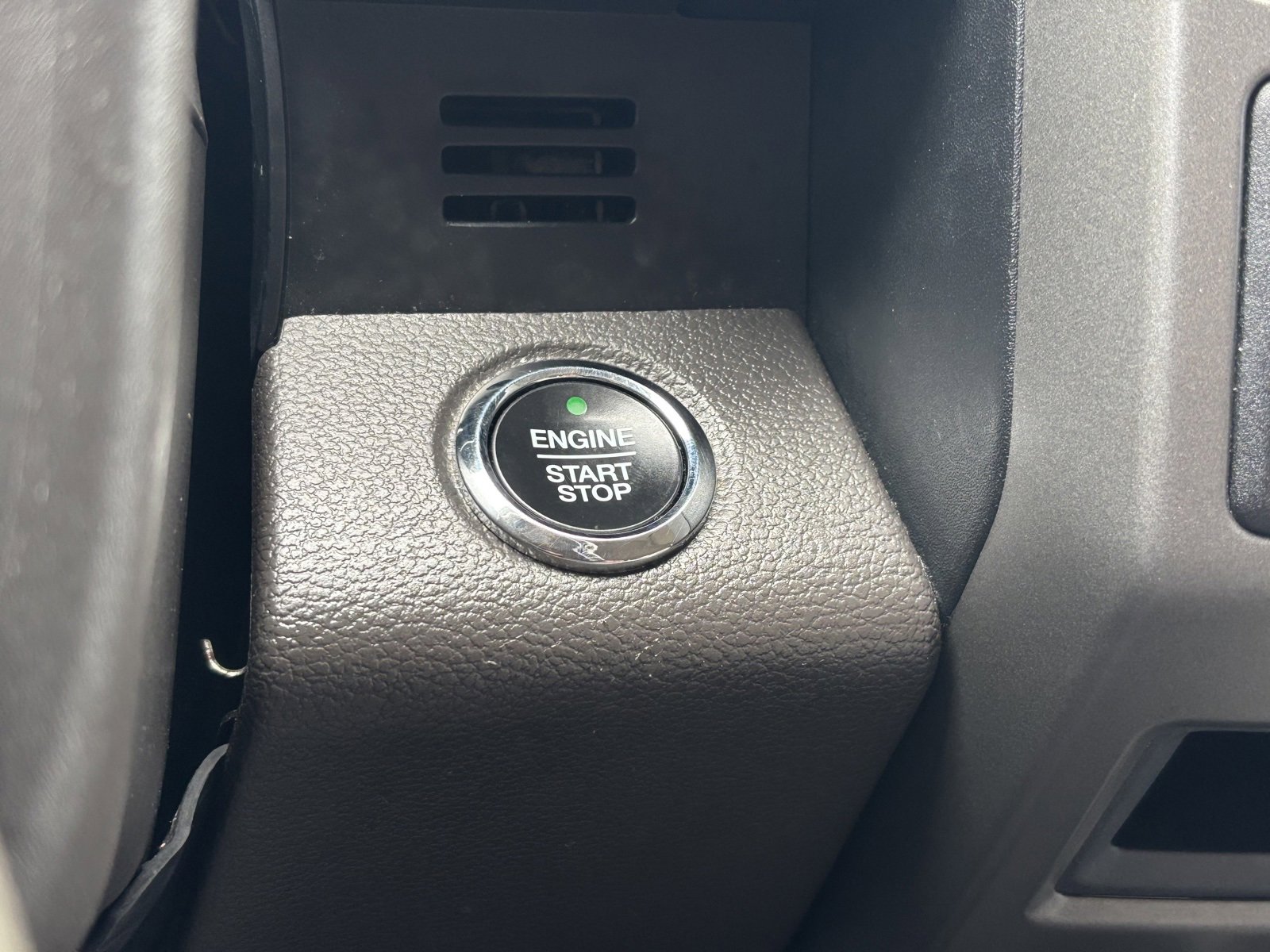 Used 2021 Ford Expedition XLT w/ FX4 Off-Road Package image 6