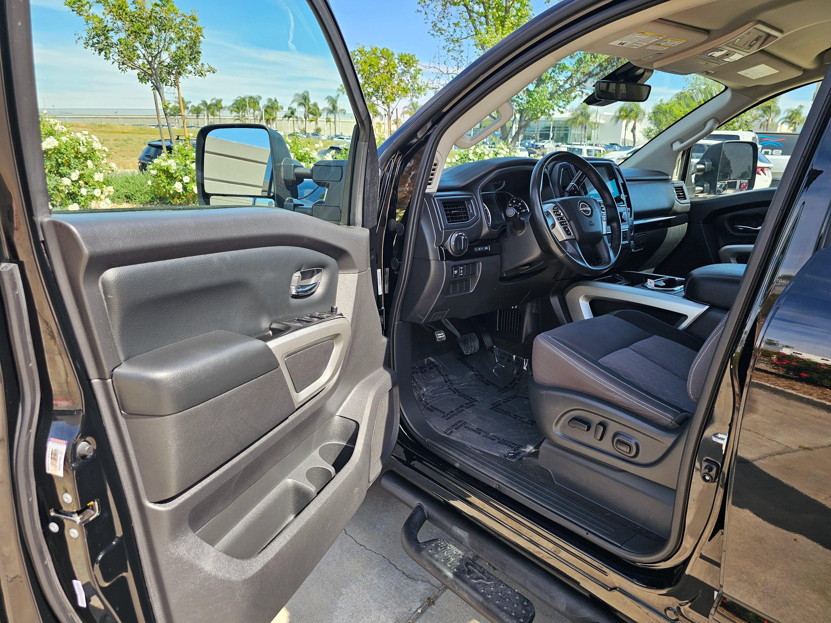 Used 2024 Nissan Titan SV w/ SV Convenience Package RWD image 15